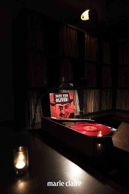 每個週末「INC COCKTAILS」會邀請不同的黑膠DJ駐場表演。