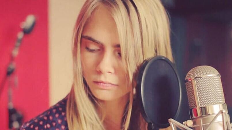 超模卡拉迪樂芬妮Cara Delevingne一展好歌喉