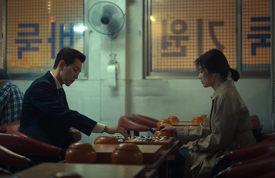 《黑暗榮耀》李到晛(左)與鄭星一(右)