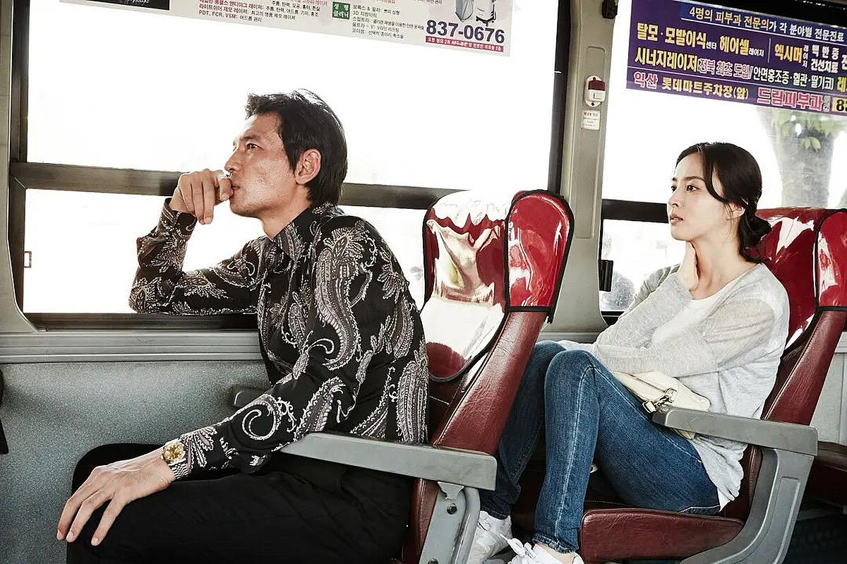 《不標準情人》。