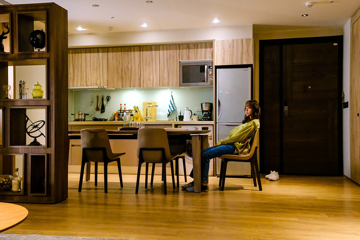 黃姵嘉回到張耀仁舊居睹物思情