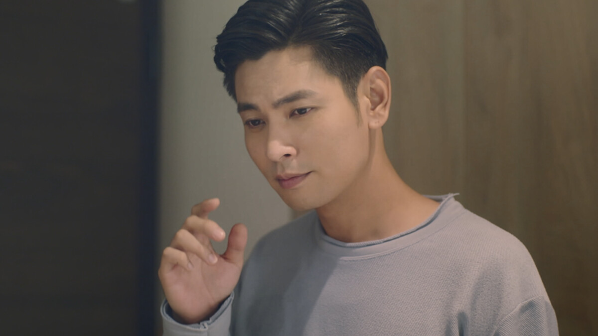 楊子儀被張耀仁附身的神情