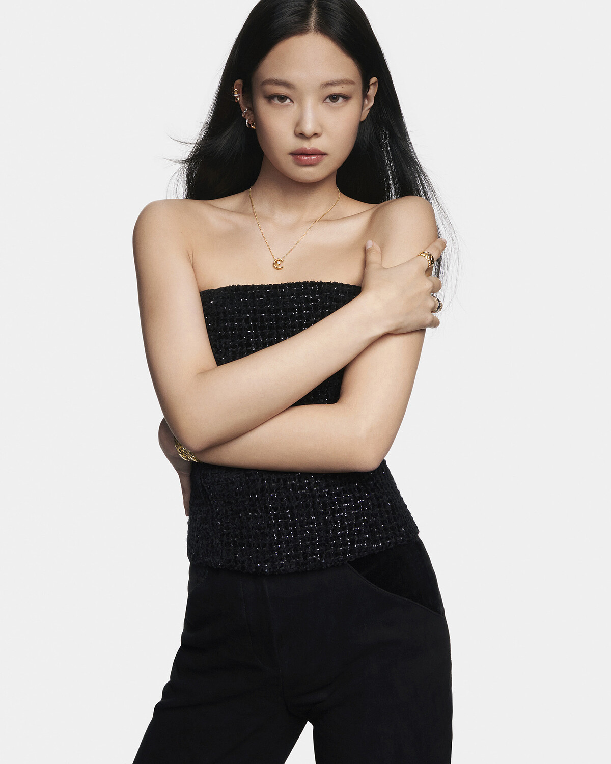 歌手暨CHANEL品牌大使 JENNIE將演繹2023年全新COCO CRUSH形象廣告