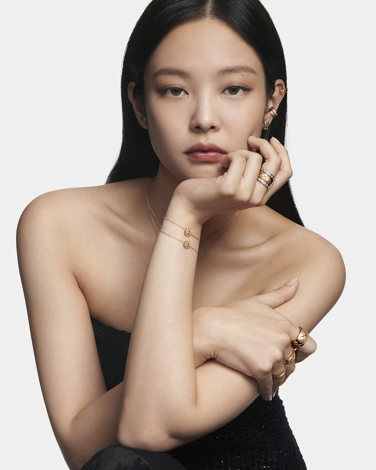 歌手暨CHANEL品牌大使 JENNIE將演繹2023年全新COCO CRUSH形象廣告