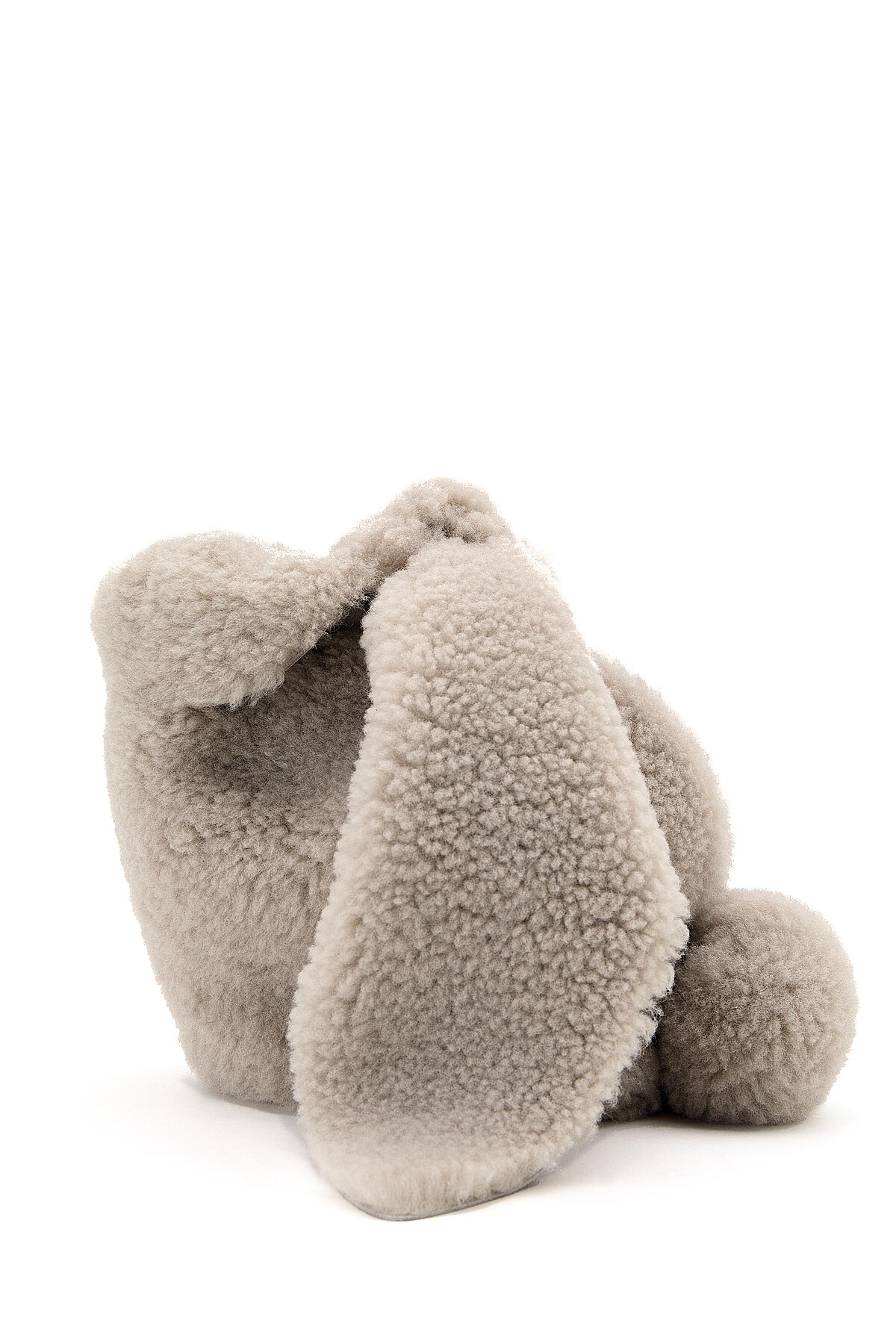 迷霧灰兔子造型毛絨絨手拿包，NT 66,000