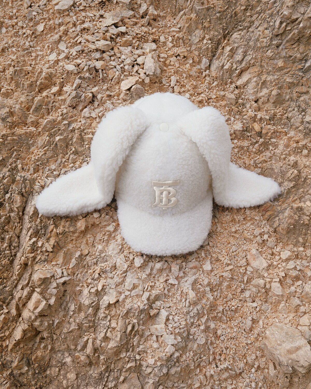 兔子造型毛絨棒球帽 白色，NT 22,900