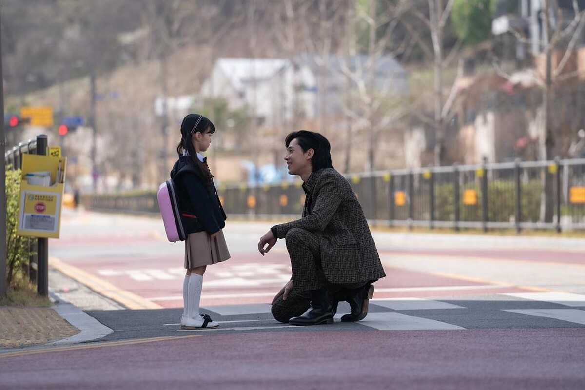 《黑暗榮耀》吳智律(左)飾演河睿帥，朴成勳(右)飾演全宰寯