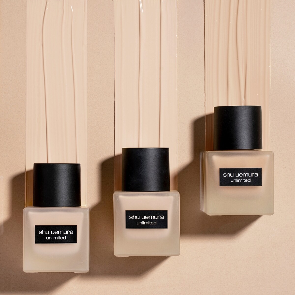 植村秀無極限超時輕粉底，NT1,900