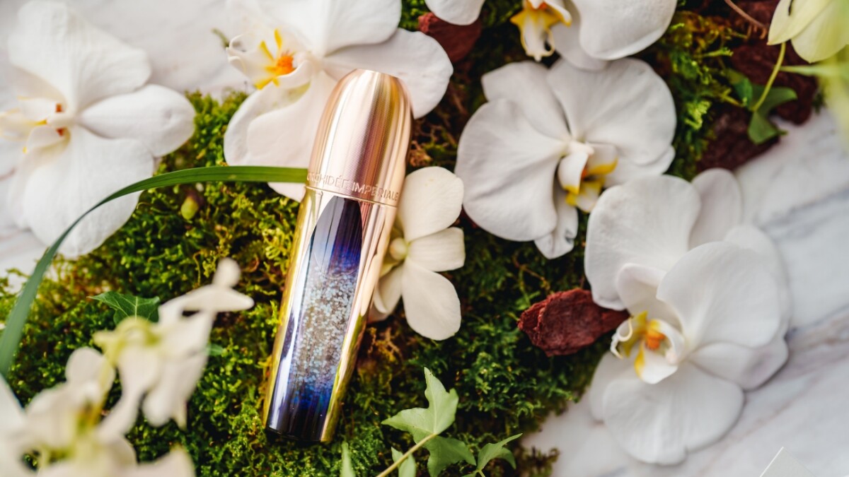 法國嬌蘭全新蘭鑽極萃氧生微晶精產品情境照。