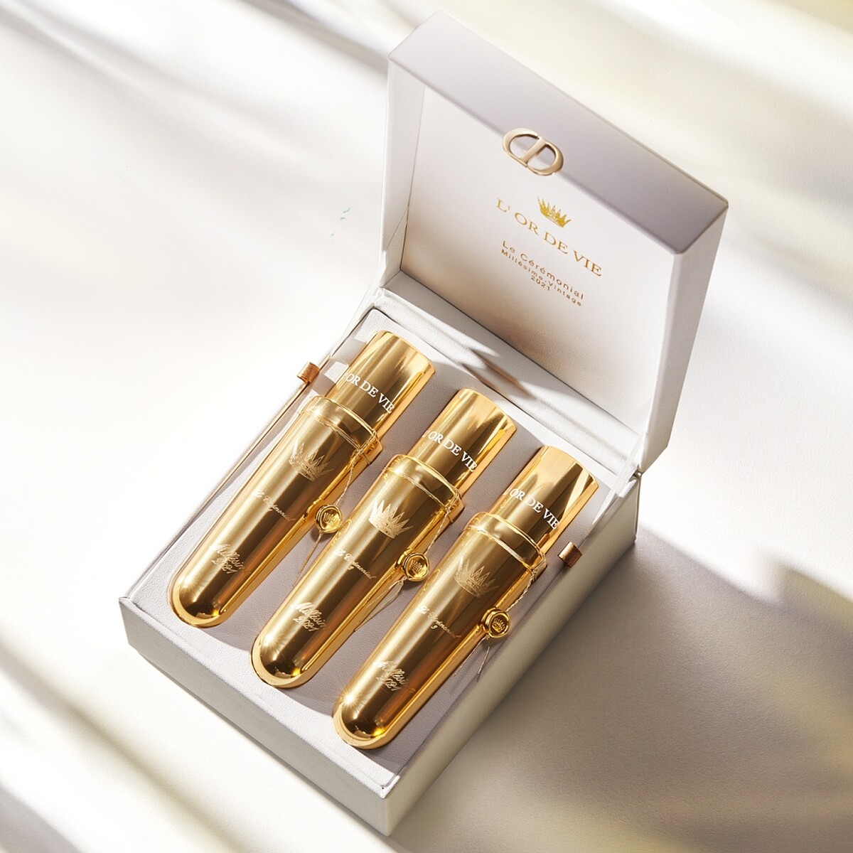 DIOR迪奧生命之源奢華金萃2021依肯珍釀版情境照。