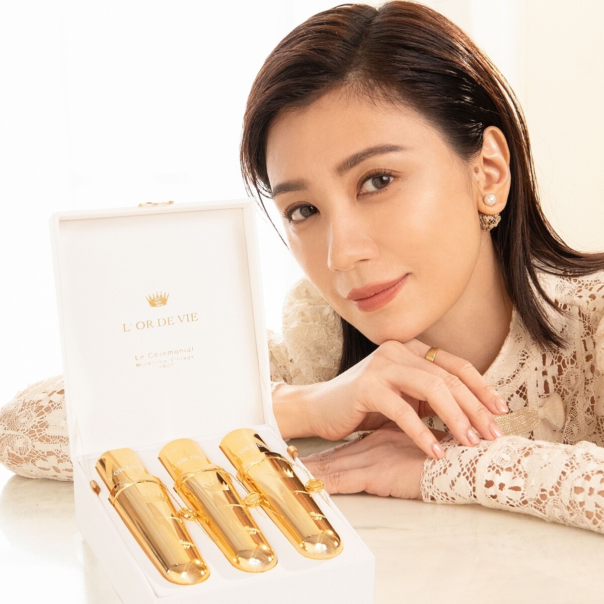 DIOR迪奧生命之源金萃系列保養大使賈靜雯與迪奧生命之源奢華金萃 2021依肯珍釀版。