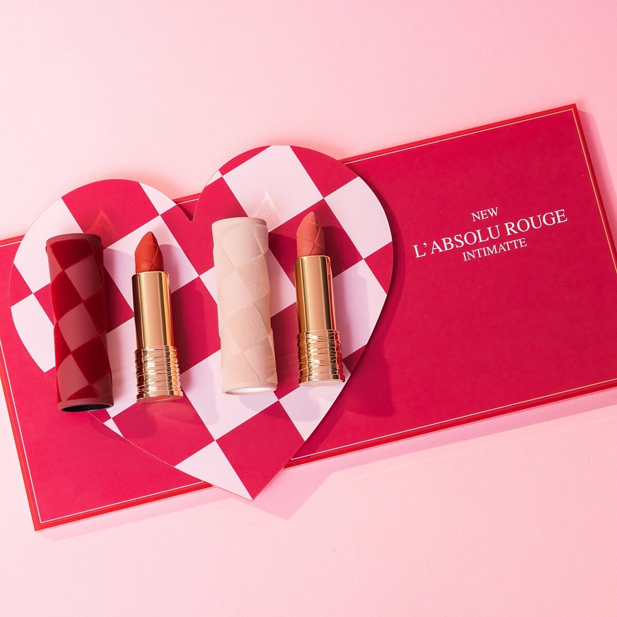 蘭蔻絕對完美柔霧唇膏2023情人節限定情境圖。