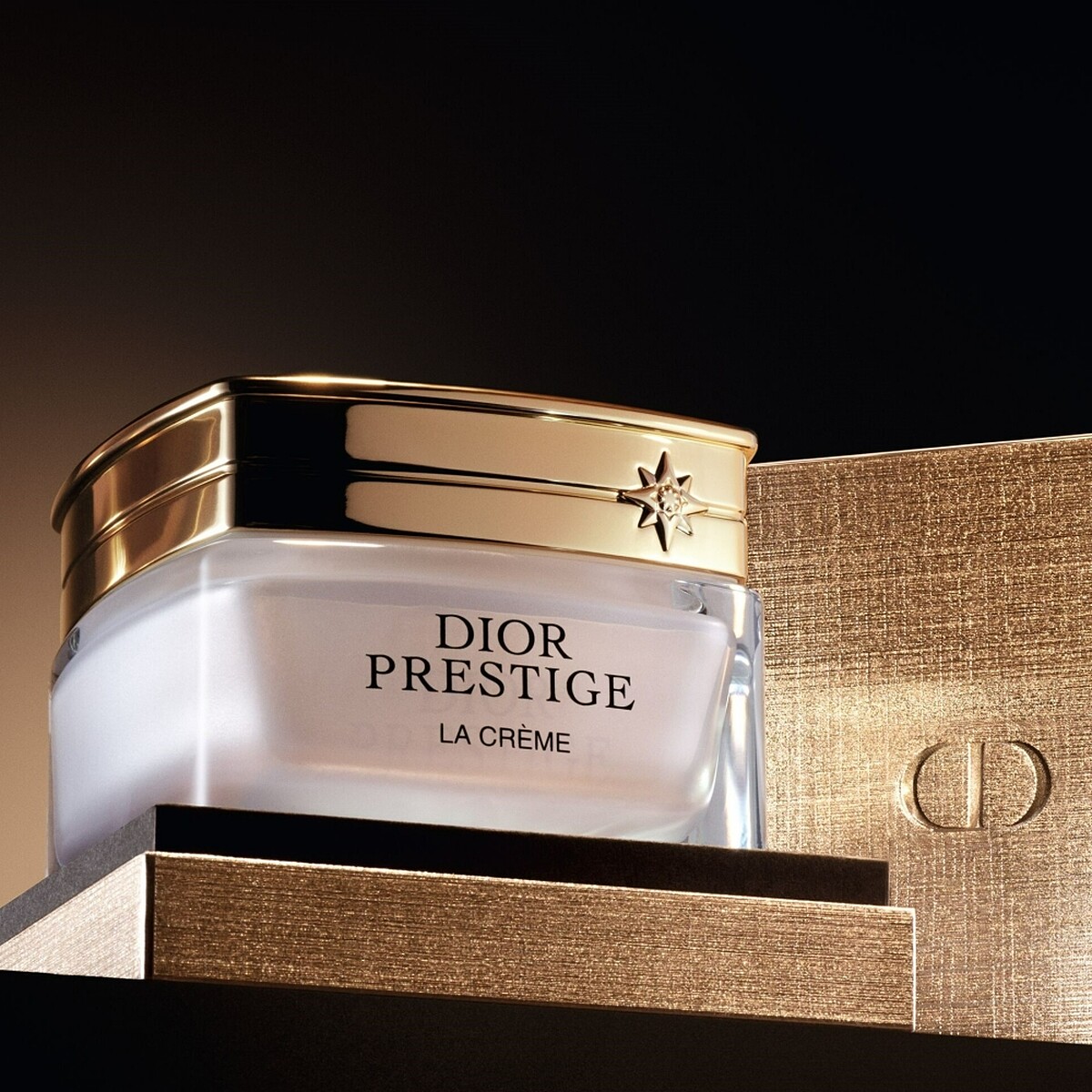 DIOR迪奧精萃再生玫瑰賦活乳霜15ml，NT5,000、50ml，NT14,000、填裝瓶NT12,500