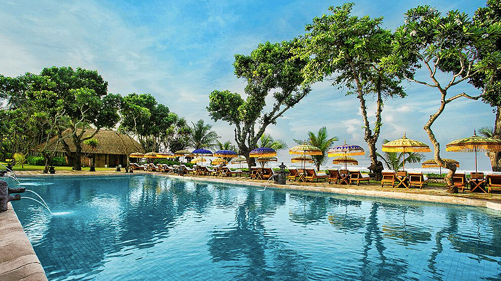 室外游泳池能飽覽海景