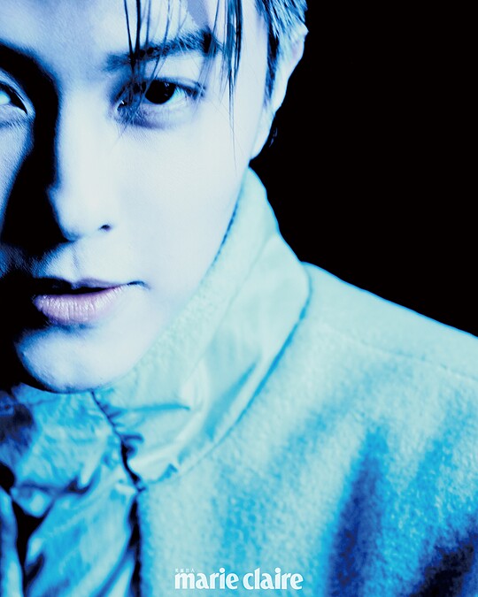 灰藍色立領上衣，Louis Vuitton