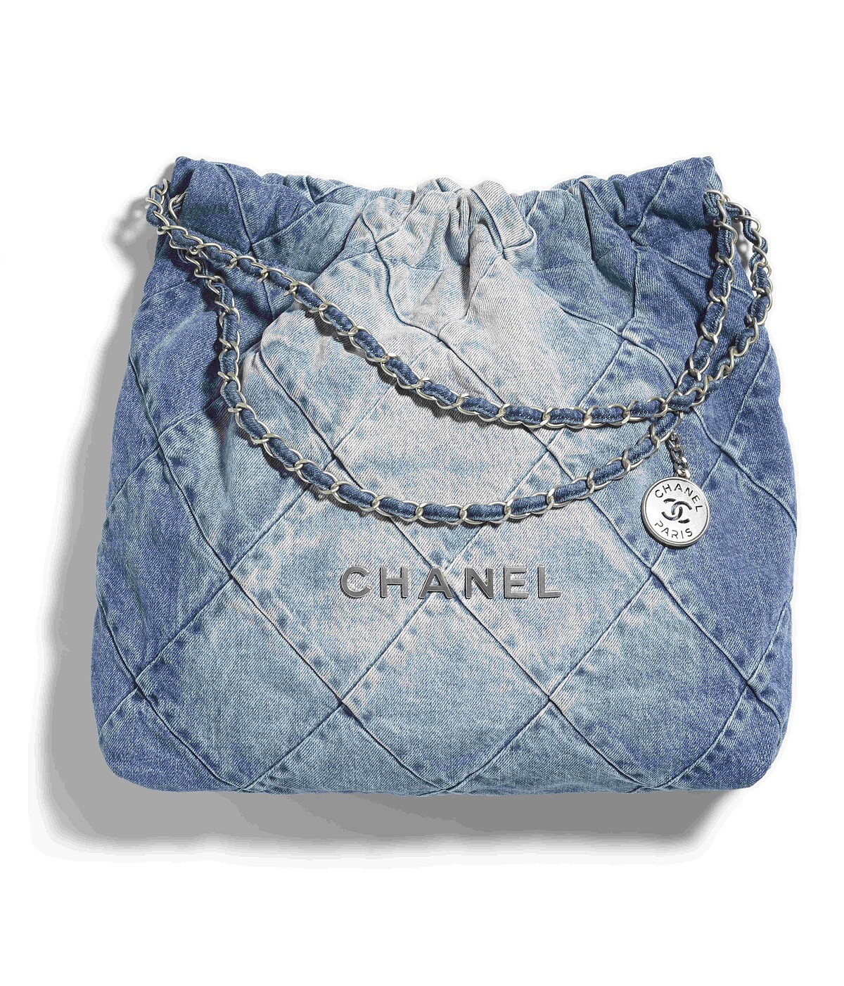 藍色單寧布料CHANEL 22包 中型款，NT 161,700