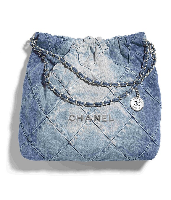 藍色單寧布料CHANEL 22包 中型款，NT 161,700