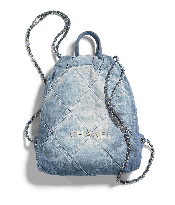 藍色單寧布料CHANEL 22後背包，NT 180,500