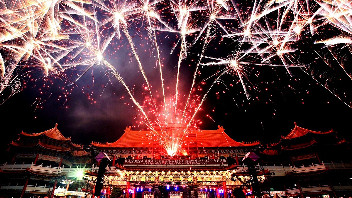 2023台南鹿耳門煙火秀本週六施放！40分鐘高空花火點亮夜空，「迎春牛」睽違2年回歸