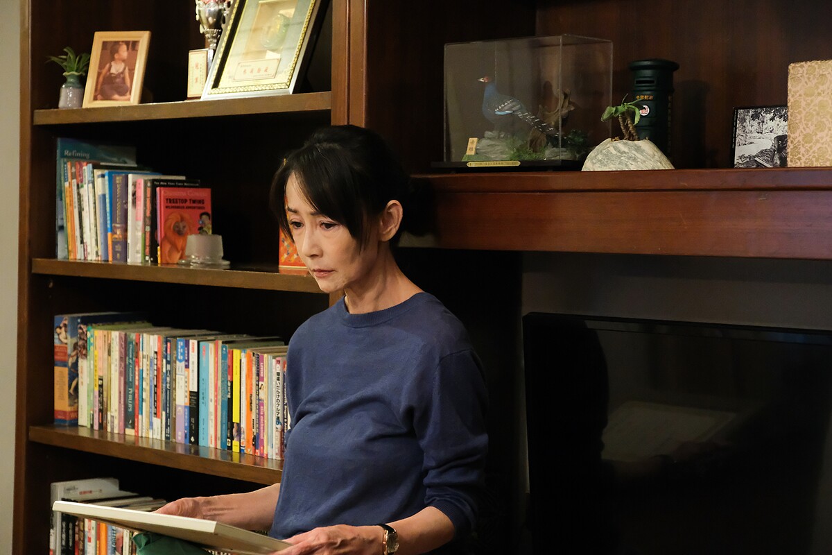 應采靈飾演張耀仁的校長媽