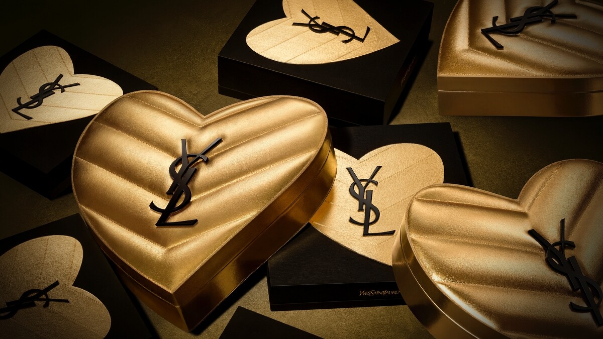 YSL 2023情人節愛無反顧限定系列愛心禮盒+大禮盒情境圖。