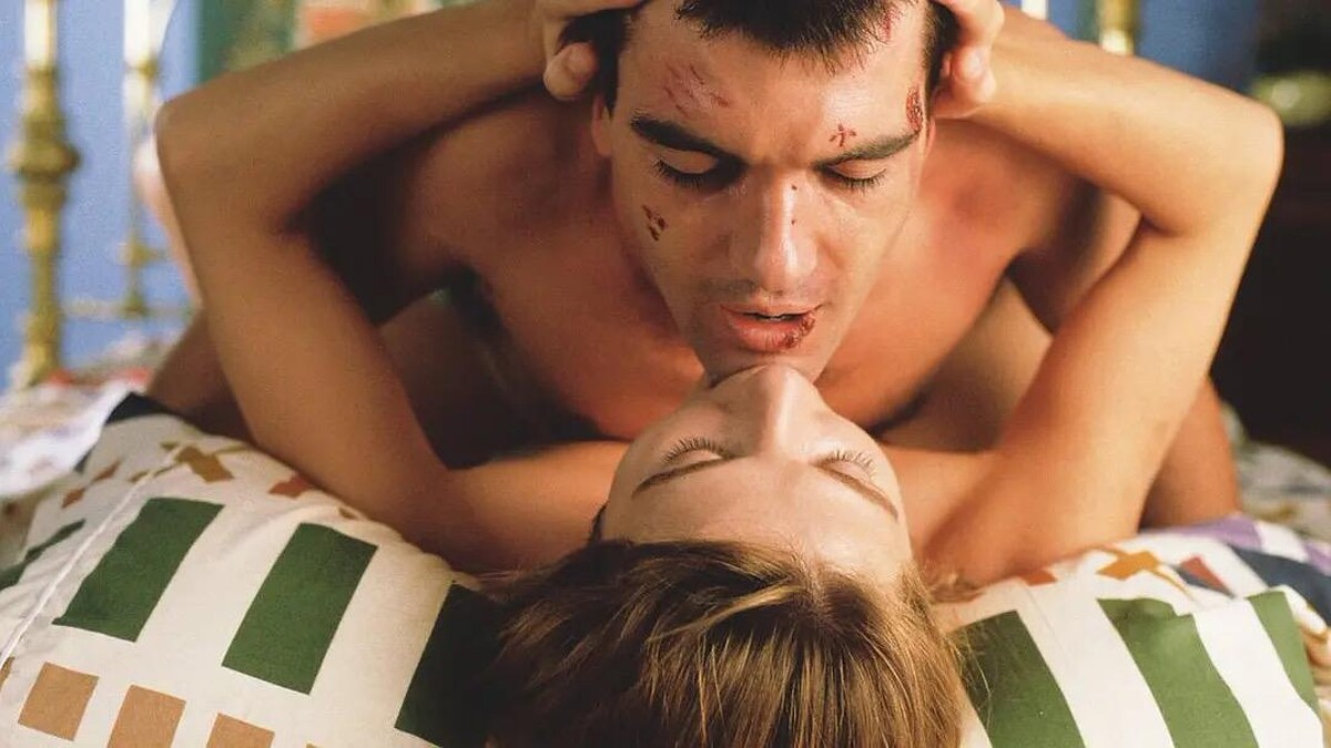 《捆著你,困著我》。