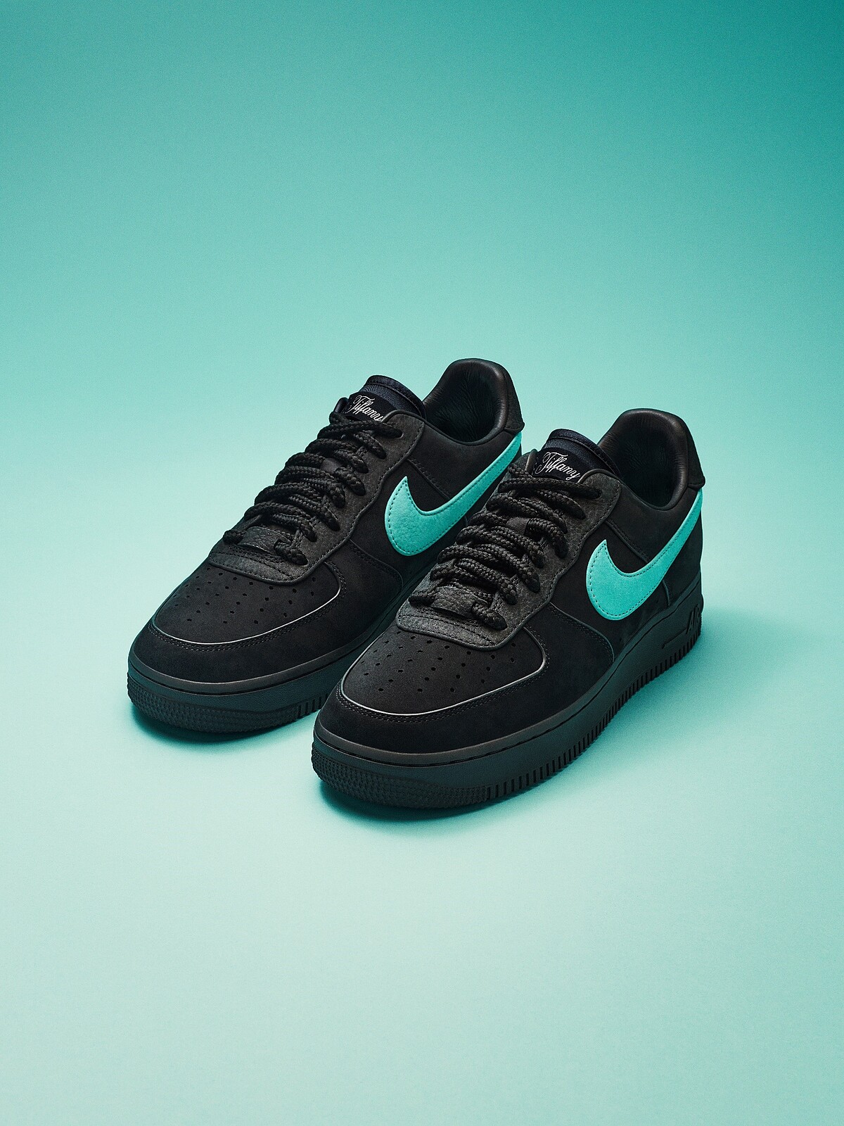 Nike X Tiffany & Co. Air Force 1 1837，NT 12,600