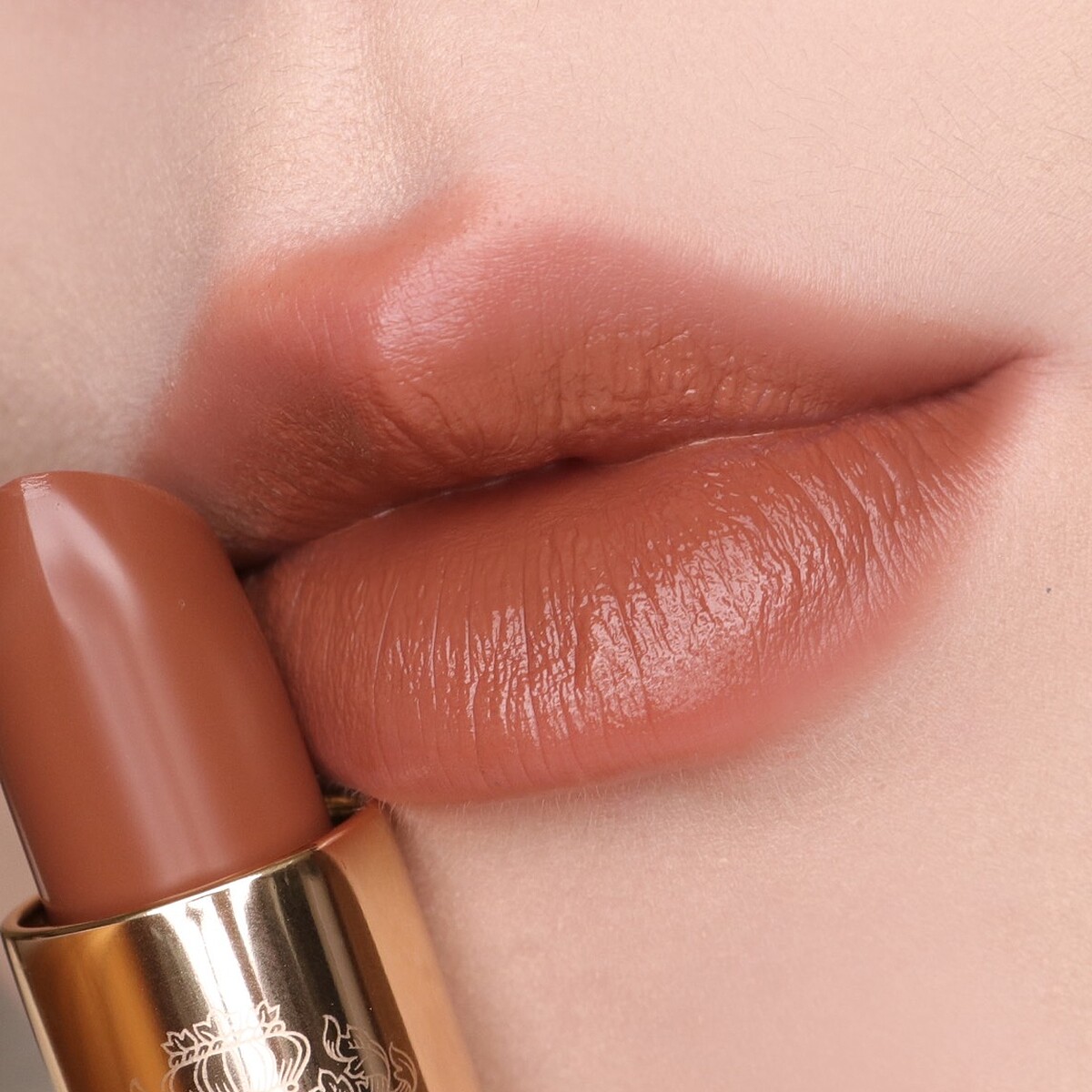 Bobbi Brown金緻緞光唇膏#113 BOUTIQUEBROWN唇部試色。