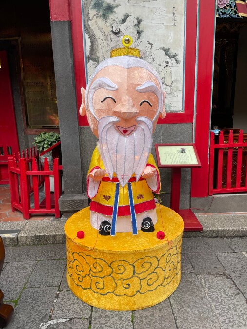 元宵節可拜月老求好桃花、好姻緣。（圖／翻攝自財團法人台北市艋舺龍山寺 Facebook粉絲專頁）