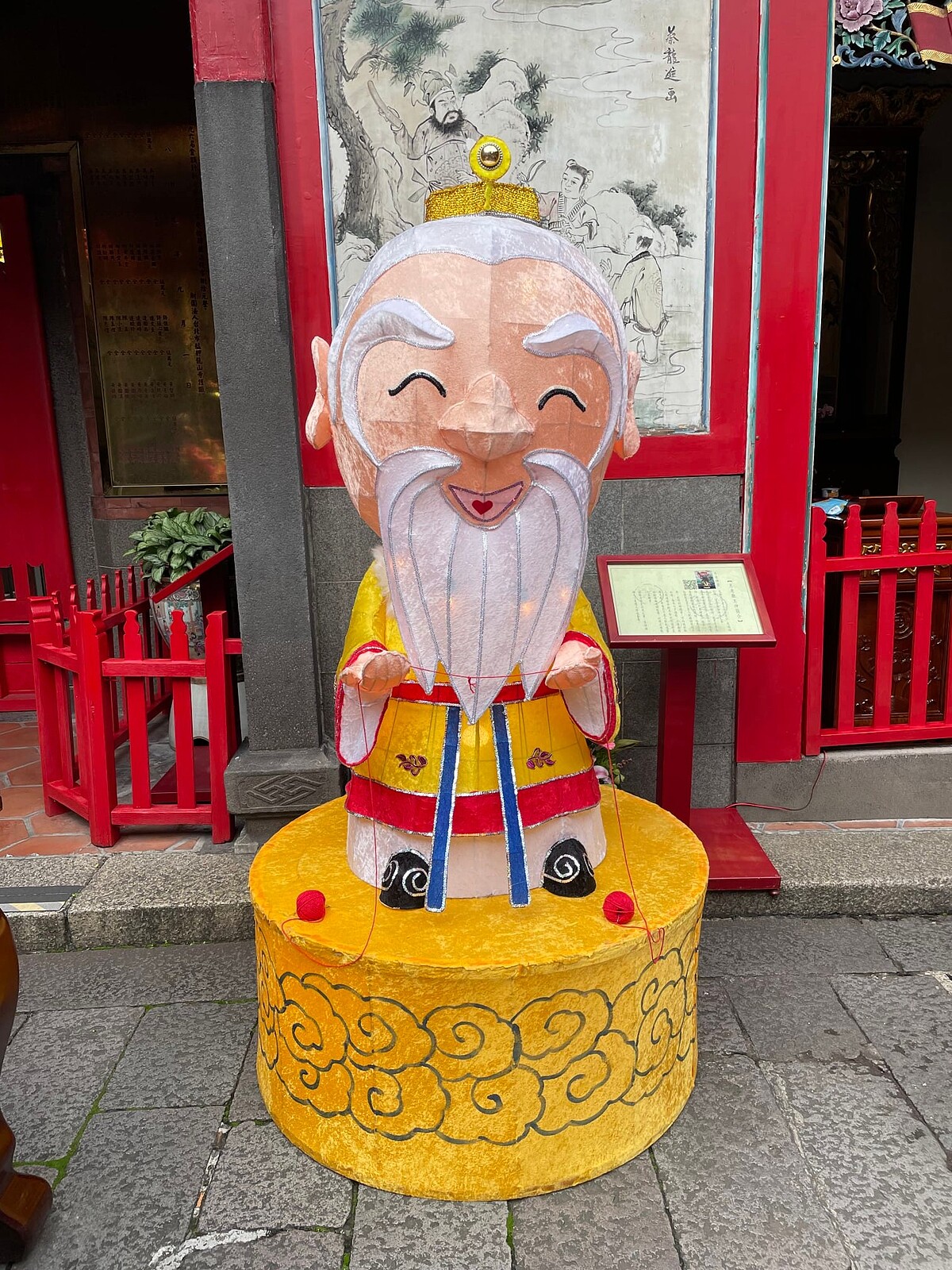 元宵節可拜月老求好桃花、好姻緣。(圖/翻攝自財團法人台北市艋舺龍山寺 Facebook粉絲專頁)