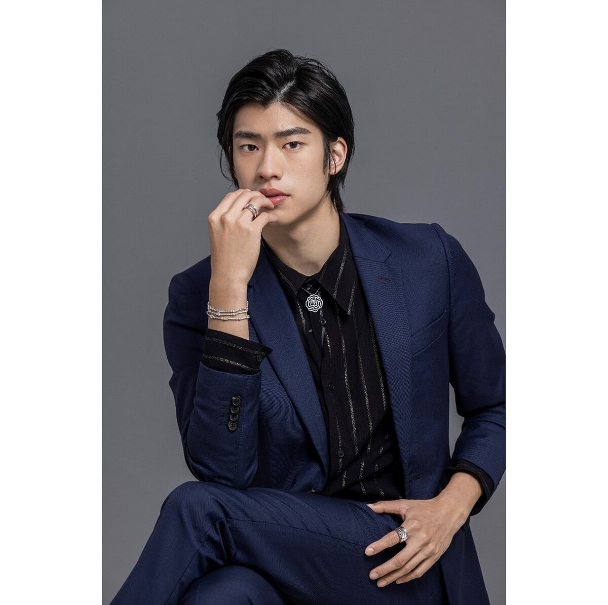 藍色調西裝外套，Paul Smith。