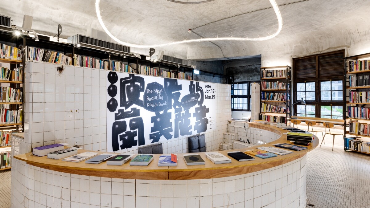 雖然是以波蘭文為主的書籍會有語言上的隔閡，但並不影響觀者進入、感受、理解作品的內涵。