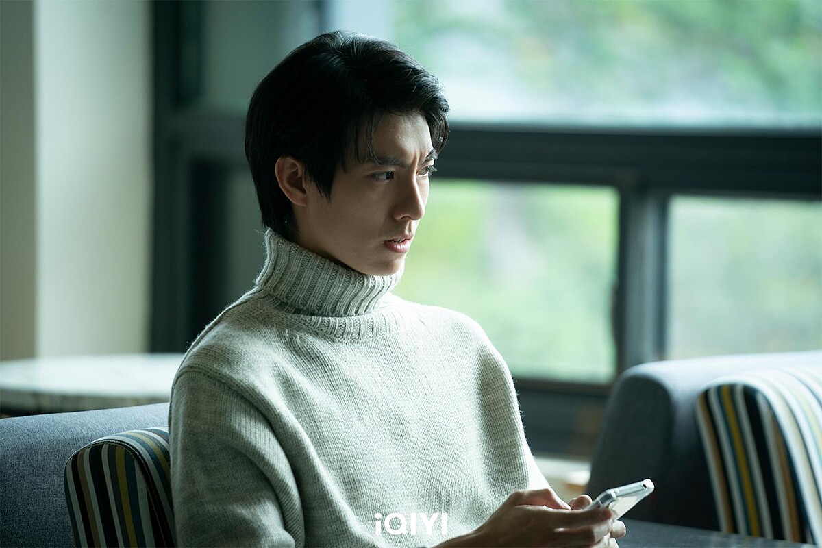 在影集《罪夢者》中與許光漢上演激情全裸床戲的天菜新演員彭千祐，因外型被觀眾注意，被起底是臺藝大雕塑系的藝術型男。