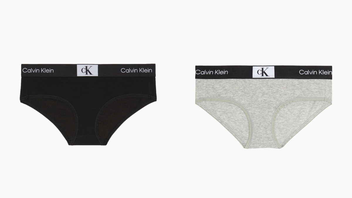 Calvin Klein 1996 黑色&灰色低腰內褲，各NT1,080。