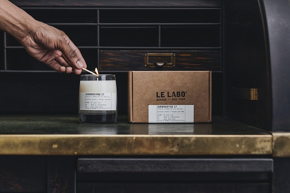 Le Labo Ambroxyde 17降龍涎香17香氛蠟燭情境圖。
