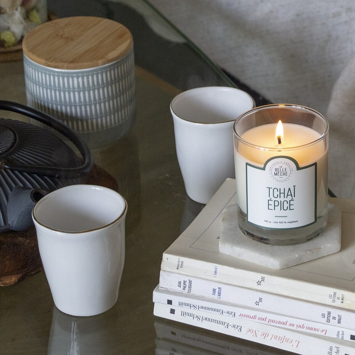 La Belle M&egrave;che香料薰茶香氛蠟燭，清新茶香揉合甜橙恬靜氣息，帶出獨特的辛香調、煙燻木香，呈現出溫潤而舒心的豐富香氣。