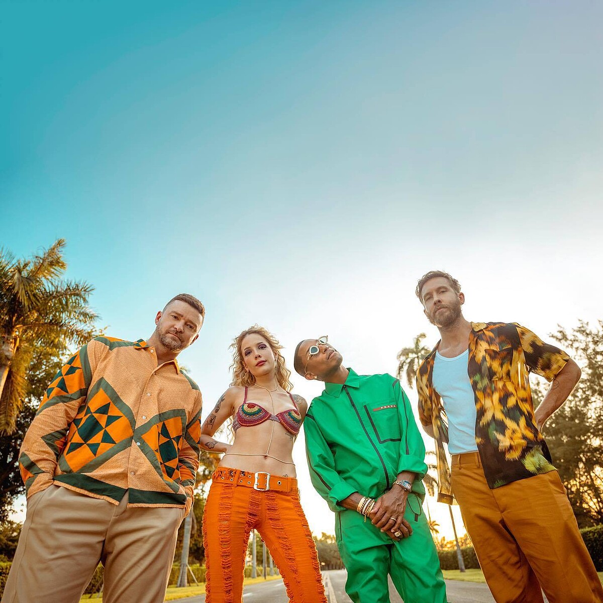 2022一次與電音天菜Calvin Harris、賈斯汀Justin Timberlan以及Halsey共同創作出〈Stay with Me〉