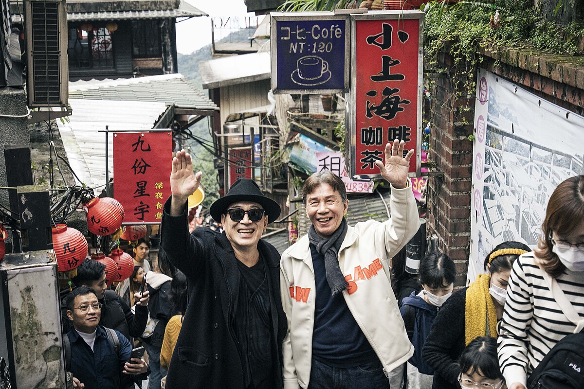 高捷及太保回到九份重遊當年《悲情城市》的拍攝場景