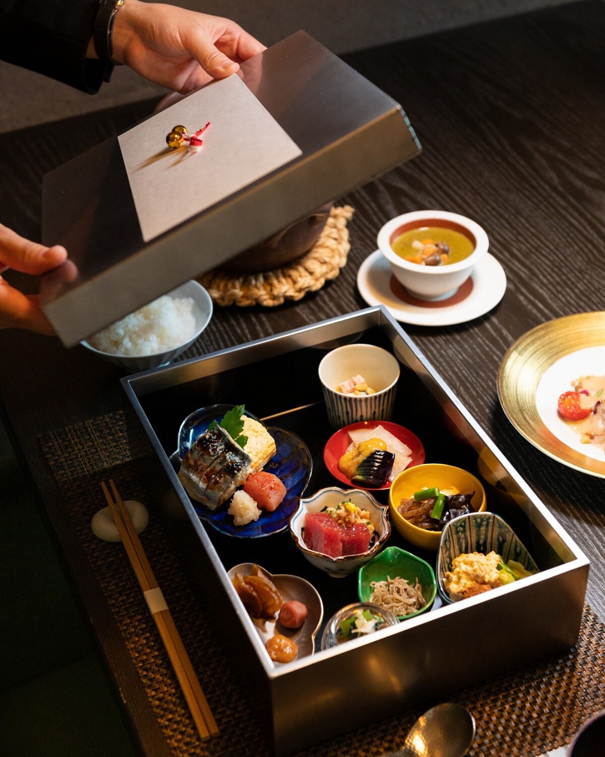 提供懷石套餐。