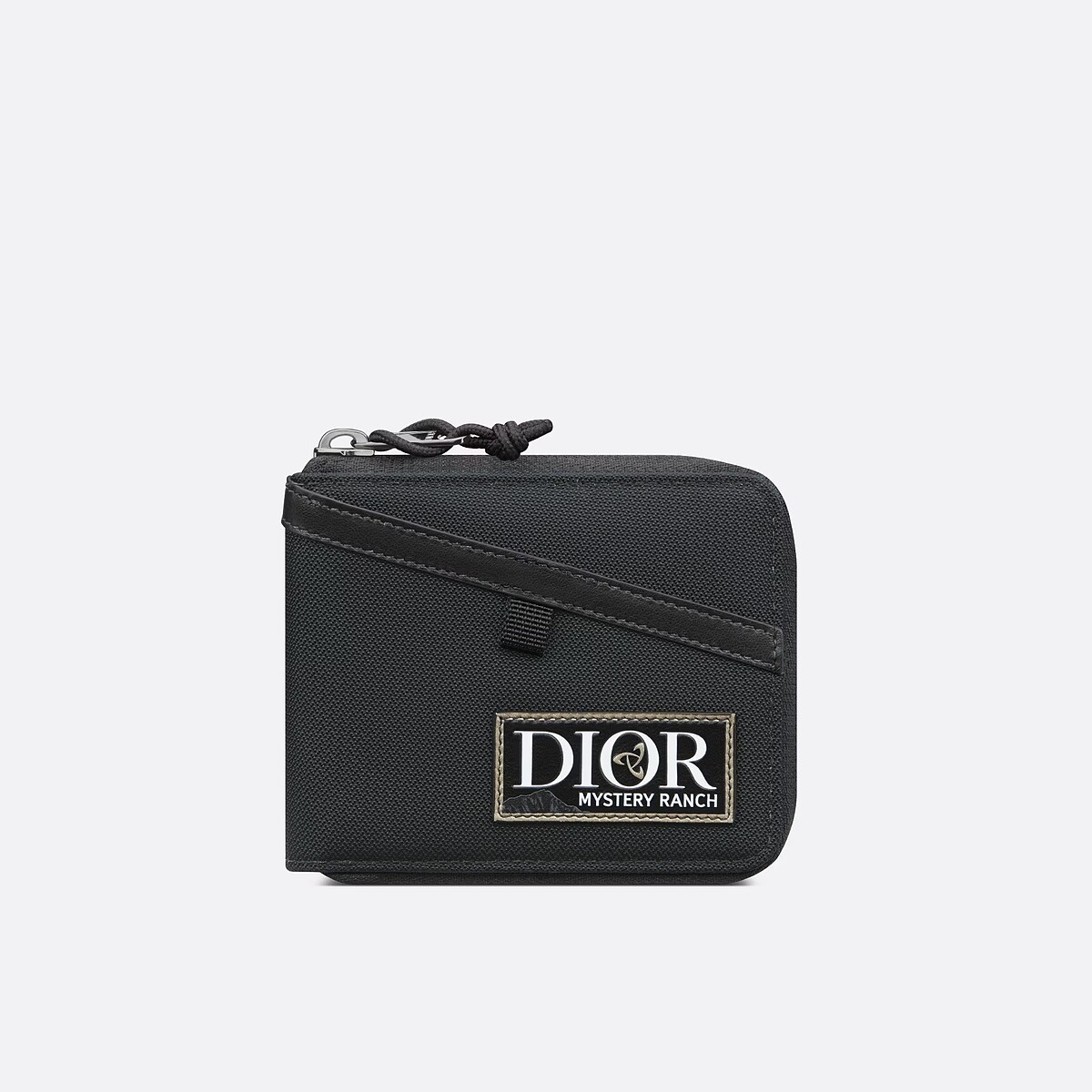 Dior by Mystery Ranch拉鍊錢包，NT 19,000