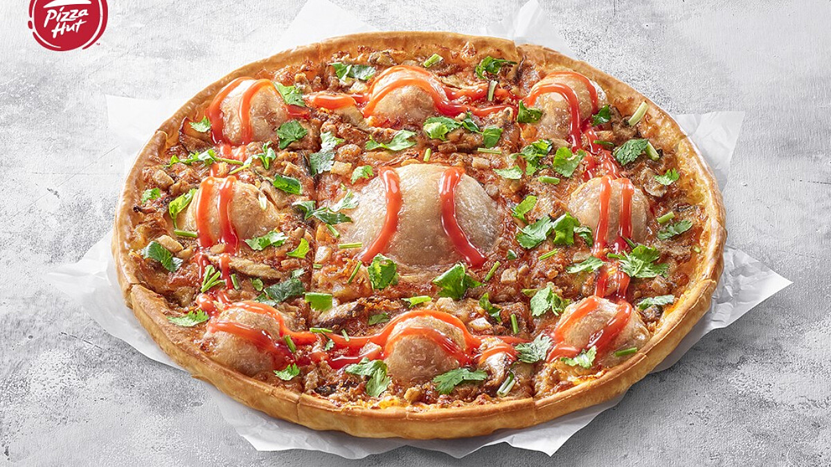 必勝客推出肉圓比薩！9顆飽滿烤肉圓、鮮竹筍、香菜一次集結，這麼狂的口味你敢嚐嗎？