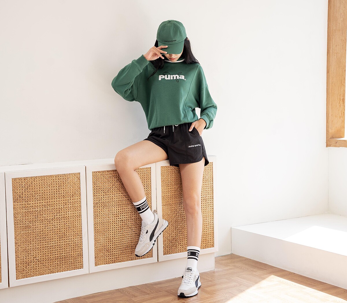 Sportswear 棒球帽(N)，NT480；P.Team圓領衫(F) ，NT2,280；P.Team短風褲(F)，NT1,580；Rider FV 鞋款，NT2,980。