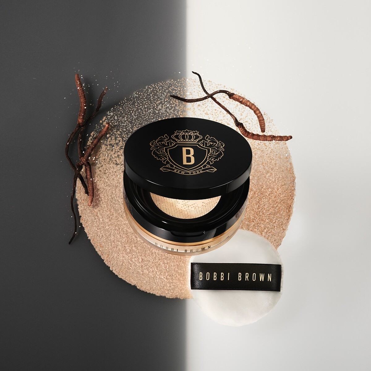 BOBBI BROWN冬蟲夏草奢光蜜粉形象照。