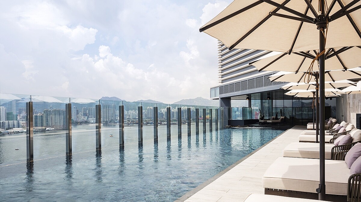 頂樓的無邊際泳池