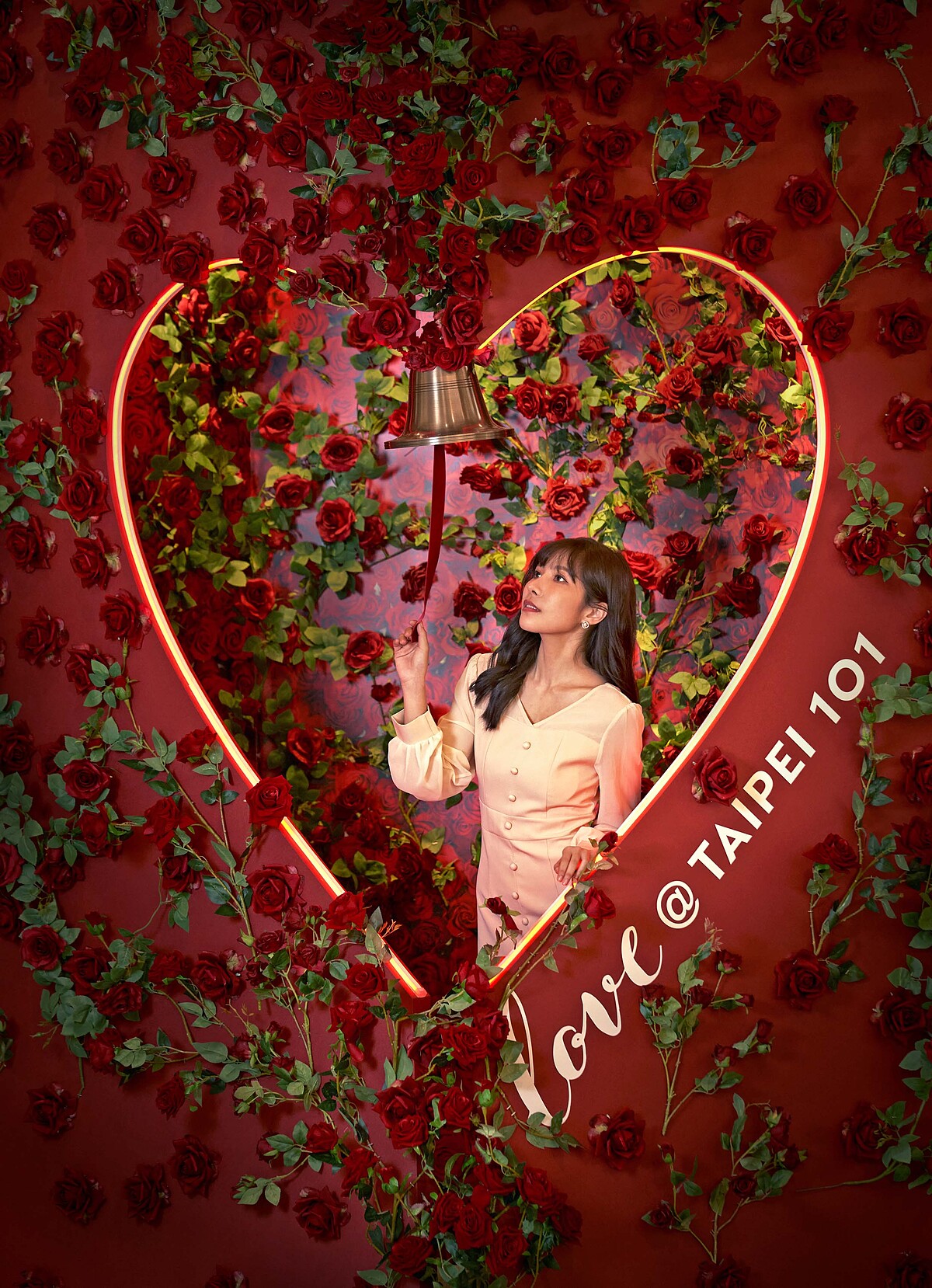 「時尚攝影棚」心形花牆。