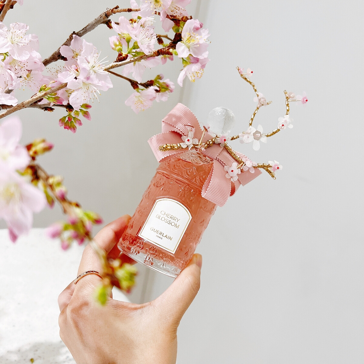 嬌蘭花冠粉櫻淡香水金絲飾繡蜂印瓶125ml+20ml，NT28,000