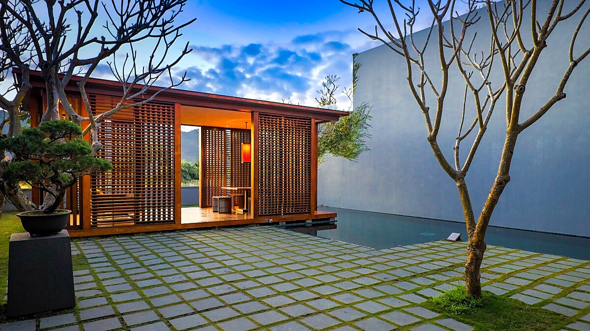 發呆亭會呈現出光影變化