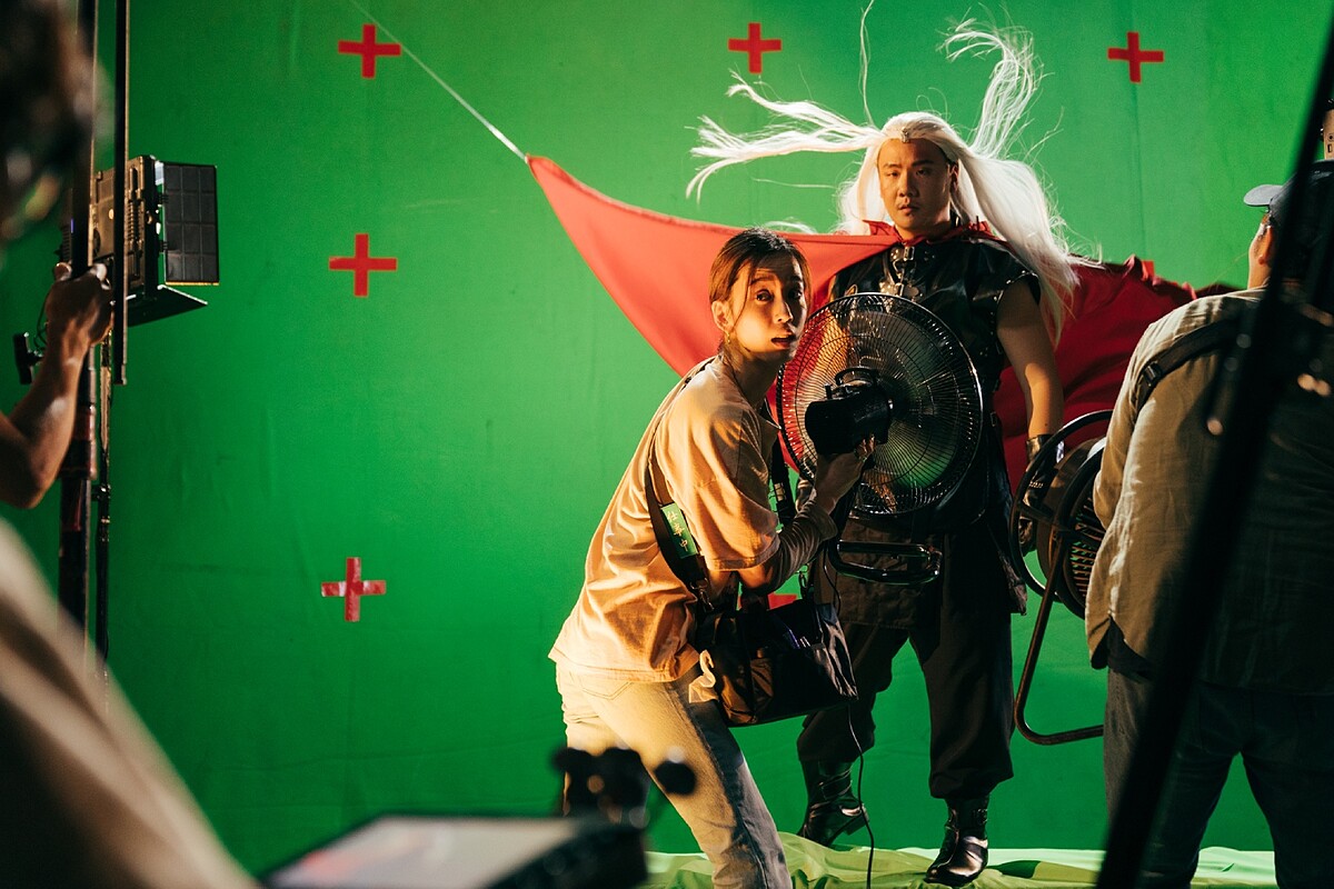 電影《本日公休》造型師陳庭妮協助拍廣告，被大明星阿翰與現場人員臭罵