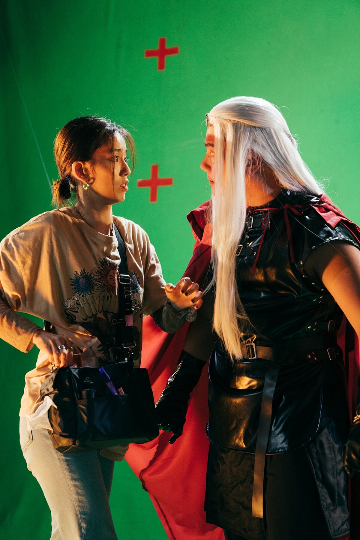 《本日公休》阿翰飾演有大頭症明星，提醒造型師陳庭妮不要吹到臉