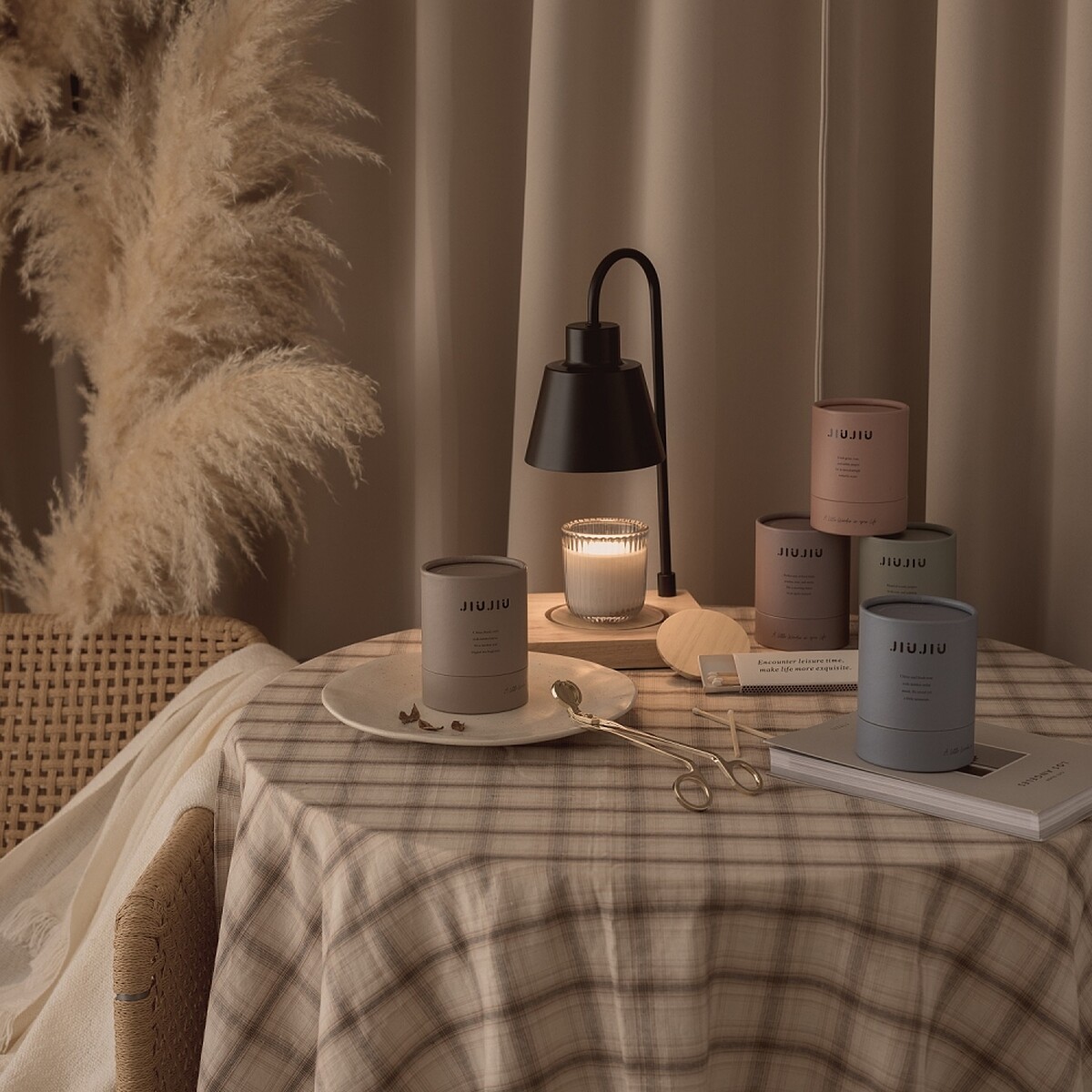 親親JIUJIU輕奢香氛蠟燭，為生活增添浪漫氛圍。